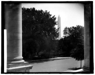 Monument from D.A.R. Hall, (Washington, D.C.) LCCN2016825871