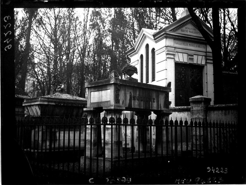 Monument funéraire de Molière au Père Lachaise (Btv1b9054541k f1)