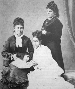 Mary Lane Ena, Mary Risley Beckley and Jessie Lane Kaae, photograph by Menzies Dickson