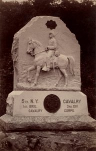 Monument to 5th New York Cavalry Regiment at Gettysburg LCCN2017658730 (cropped)