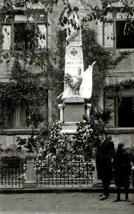 Monumento a los caídos en la Primera Guerra Mundial situado en la Escuela Francesa (1 de 1) - Fondo Car-Kutxa Fototeka
