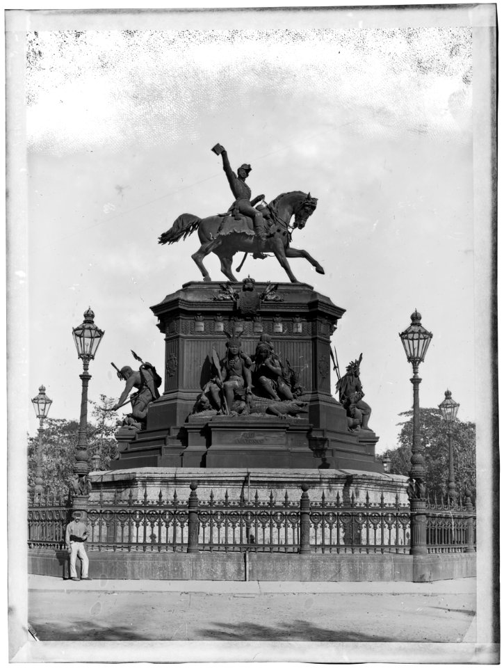 Monumento em homenagem a D. Pedro I, estátua equestre - 1