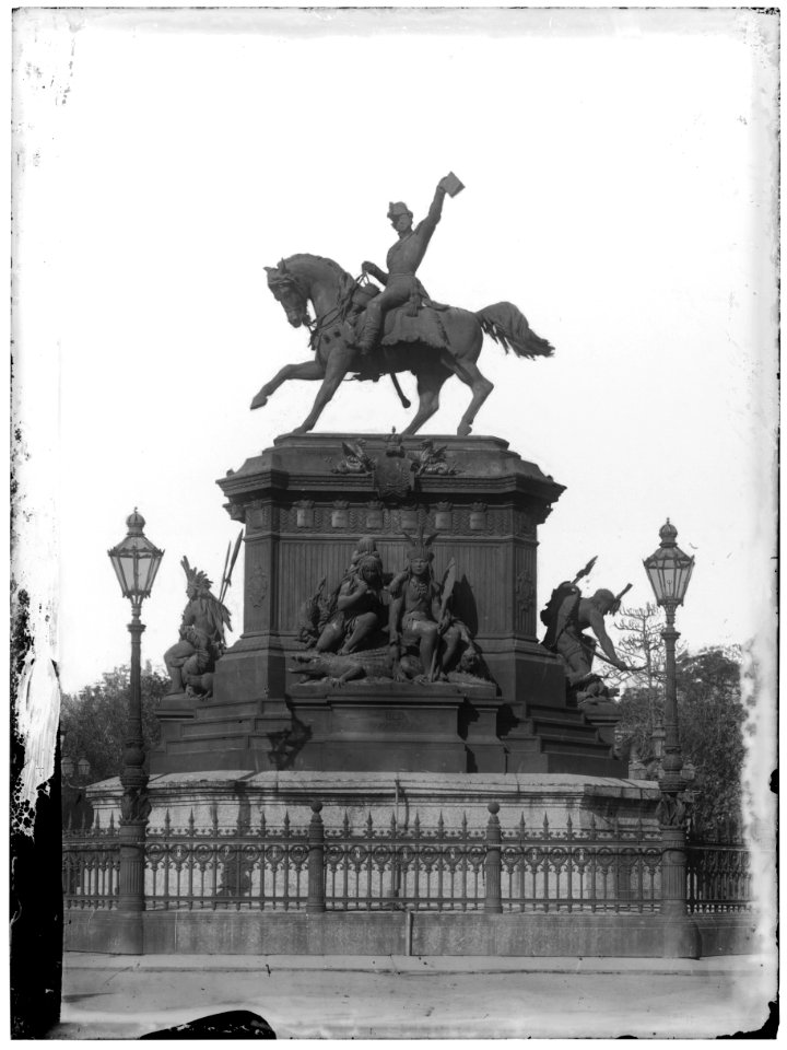 Monumento em homenagem a D. Pedro I, estátua equestre - 3