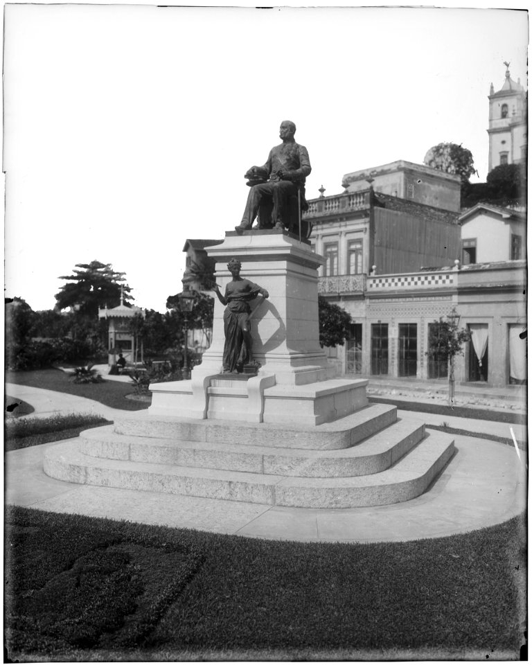 Monumento em homenagem ao visconde de Rio Branco - 1