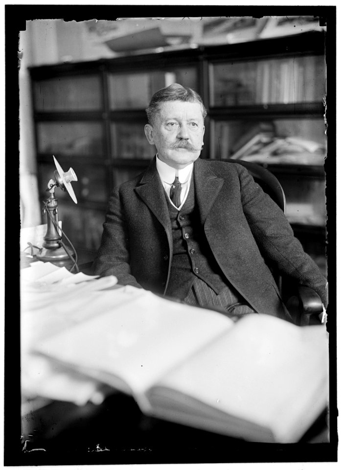 MOORE, EDWARD B. COMMISSIONER OF PATENTS. AT DESK LCCN2016864165