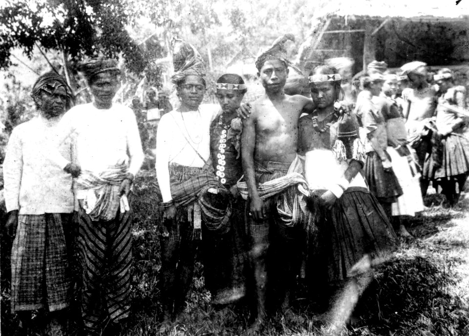 Moraego-dans vid pasangrahan. Sulawesi. Indonesien - SMVK - 010735