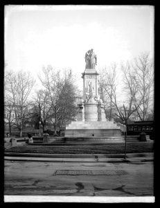 Monument near Capitol, Washington, D.C. LCCN2016823883