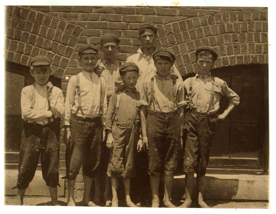More doffers in Aragon Mill. LOC nclc.02546