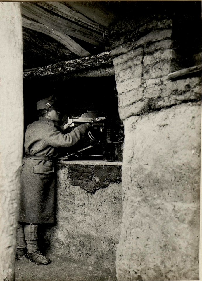 Masch.Gew.Stand der IV.Komp. des I.R. Nro.82. Aufgenommen am 10. Dezember 1915. (BildID 15540986)