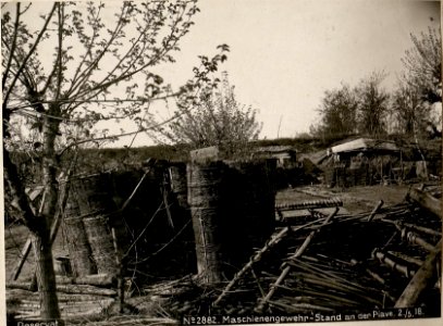 Maschienengewehr-Stand an der Piave. 2.-5.18. (BildID 15617809)