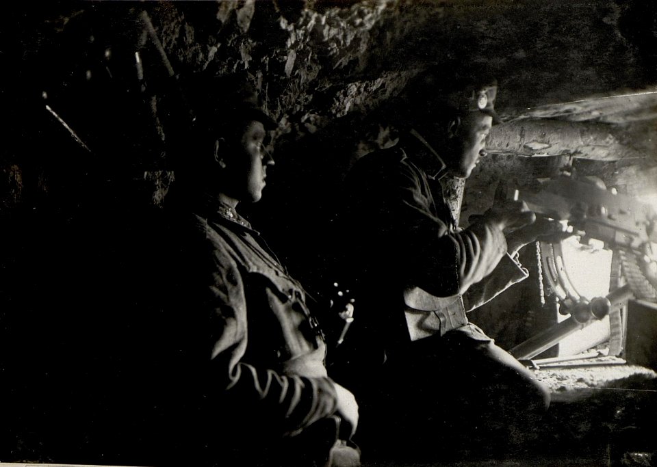 Maschinengewehr Kasematte Kaverne Monte Chiesa (BildID 15627277)