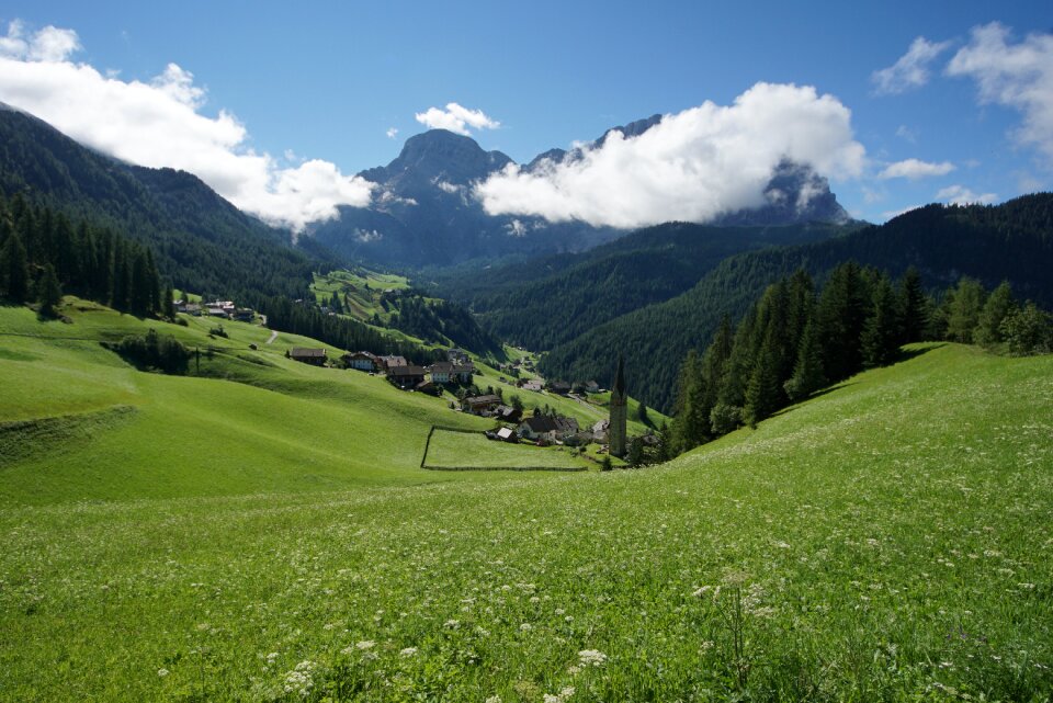 Landscape grass la val