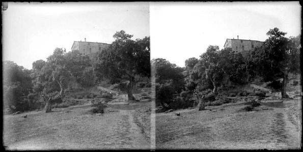 Masia de Vilanova de Viver dalt d'un turó