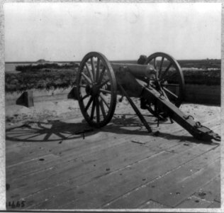 Morning and evening gun of Fort Sumter, S.C. April, 1865 LCCN2007681748