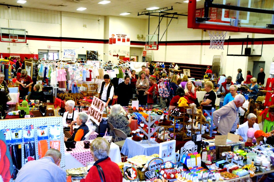 More than 75 vendors offer wares during Hollyday Mart (6329385050)