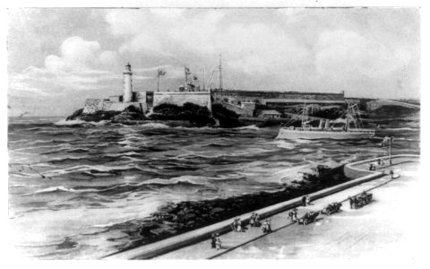 Morro Castle, Havana, Cuba, ship on right LCCN89707770