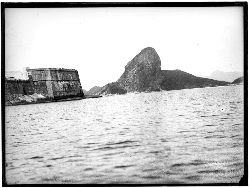 Morro do Pão de Açúcar visto a partir da Fortaleza de Santa Cruz