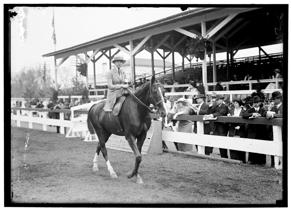 MORTON, MISS HELEN. HORSE SHOW LCCN2016865453