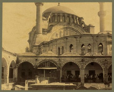 Mosquée Nouri-Osmanié - Sébah & Joaillier. LCCN2004666781