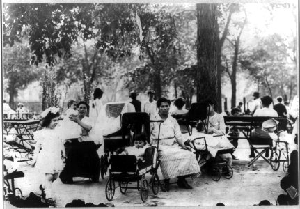 Mothers and children in a city park on a hot day, New York City LCCN98502168