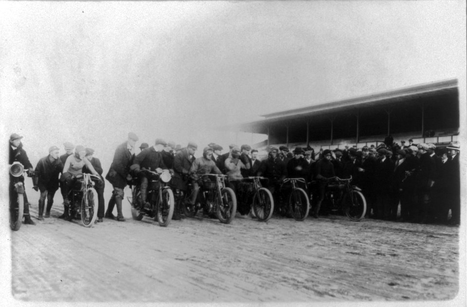 Motorcycle race at Laurel, Maryland LCCN2001706374