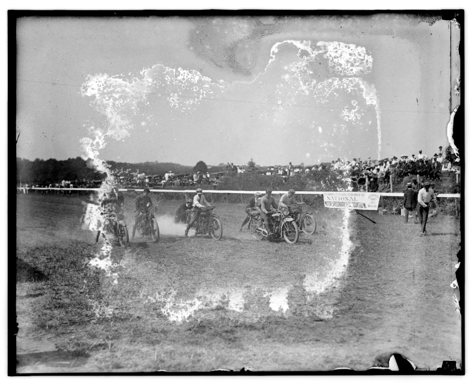 Motorcycle races, Benning, Md. Labor Day, 1916 LCCN2016844491