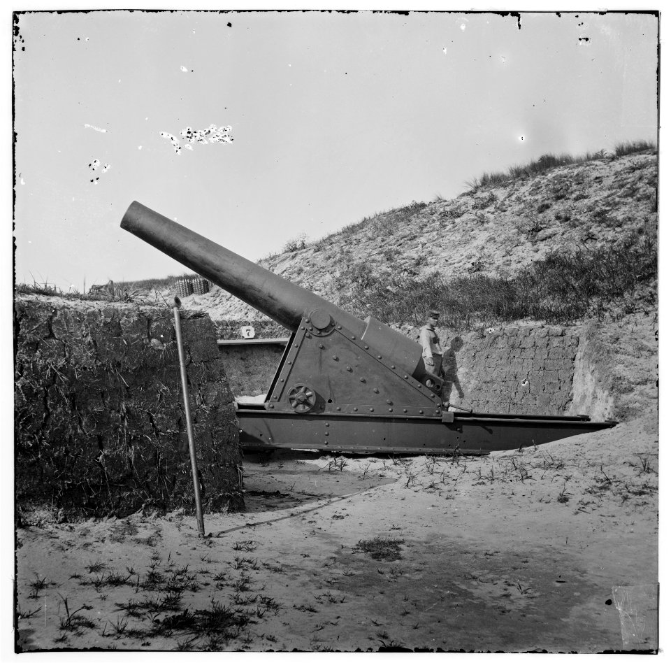 Morris Island, S.C. Interior view with another mounted gun, Fort Putnam LOC cwpb.03102