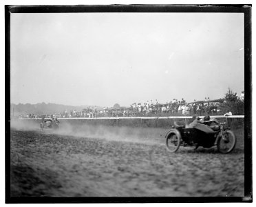 Motorcycle races, Benning, Md. Labor Day, 1916 LCCN2016844495