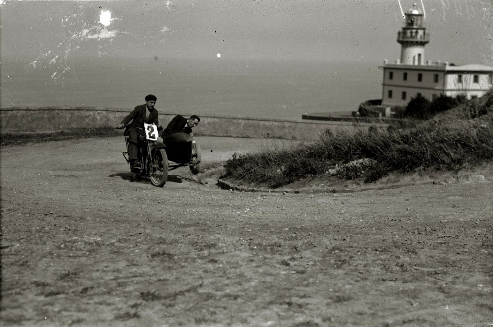 Motociclismo por el Paseo del Faro (1 de 6) - Fondo Car-Kutxa Fototeka