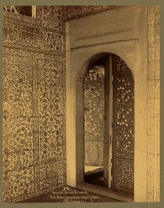 Mosqée Validé. Faı̈ences. Entrée des appartements du Sultan - Sébah & Joaillier. LCCN2004666784