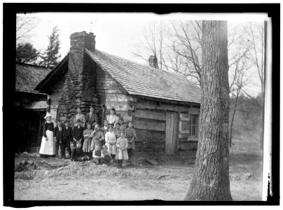 MOUNTAINEERS CABIN AND FAMILY OF 15 LCCN2016864966