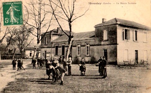 Moustey (Landes) - Mairie et groupe scolaire 1