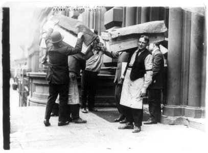 Moving books from Astor Library, N.Y.C. LCCN2003654900