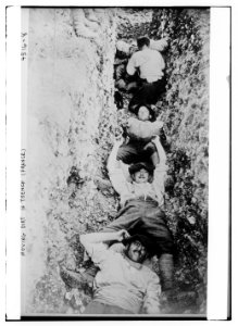 Moving dirt in trench (France) LCCN2014706514