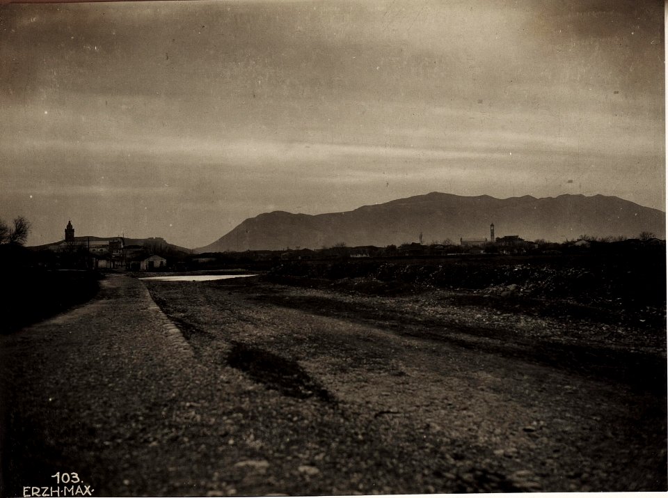 Motiv aus Skutari und Blick gegen Tarabosch. (BildID 15572818)