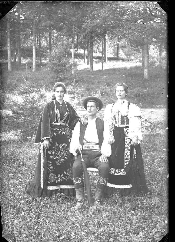 Moška in ženska noša, Srbija (2)