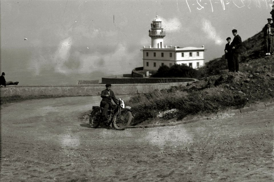 Motociclismo por el Paseo del Faro (3 de 6) - Fondo Car-Kutxa Fototeka