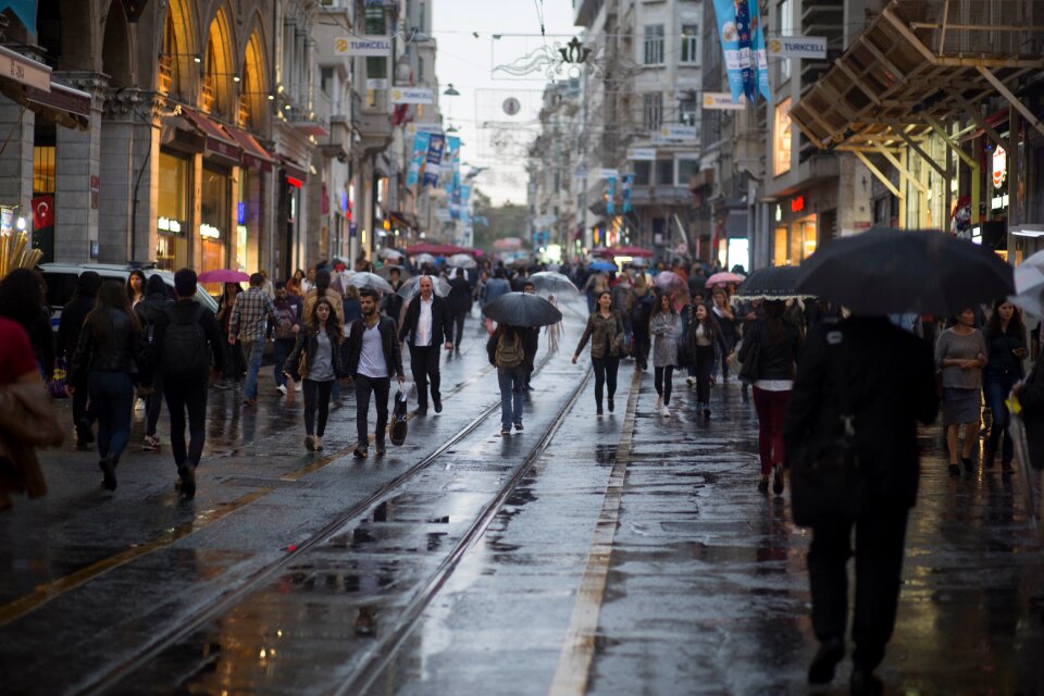 Men women rainy photo