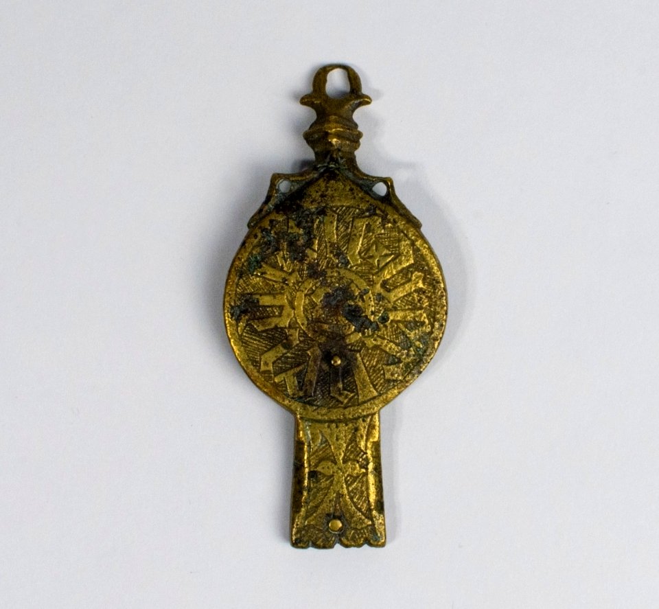 Mount or book clasp