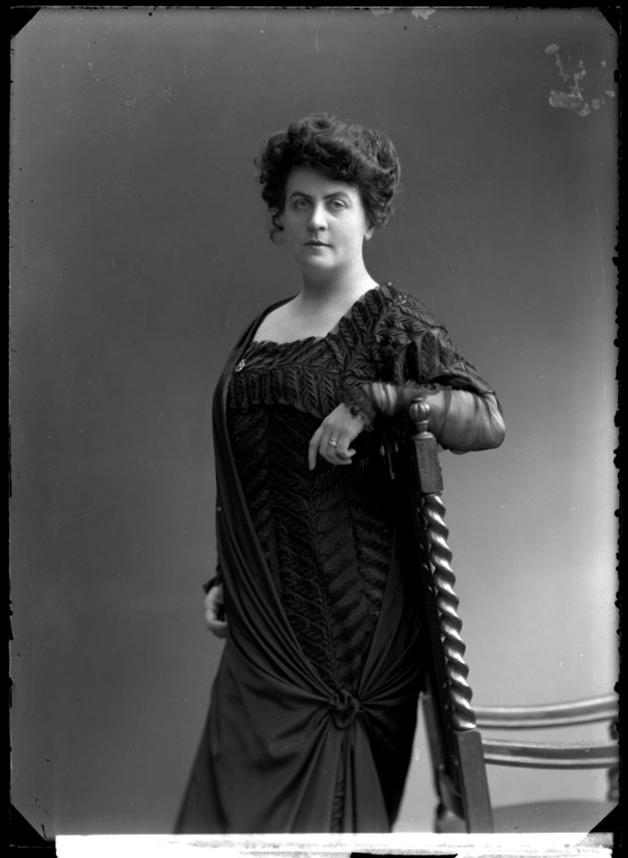 Matilda Jungstedt, opera singer, undated portrait - SMV - GJ043