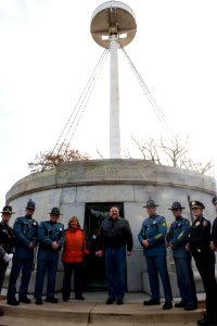 Mast of the Maine wreath laying - wide (16012842902)