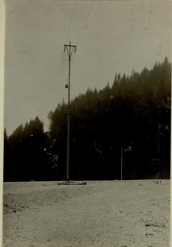 Mast zwischen der Station Kronau - Station I-II Russenbrücke. (BildID 15480797)