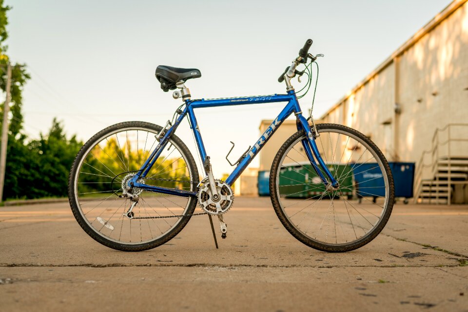 Cycle cyclist brown bike