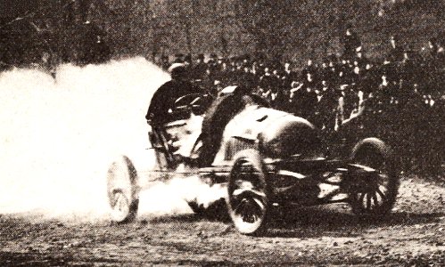 Maurice Bernin vainqueur de la course de côte d'Eagle Rock 1904, avec la Renault 60 hp (pneus Michelin)