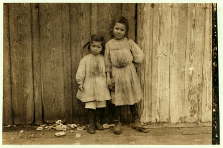 Maud Daly, five years old. Grace Daly, three years old. Pick shrimp at the Peerless Oyster Co. Their mother said they both help, and their sister said the little one worked the fastest. Many LOC nclc.00894