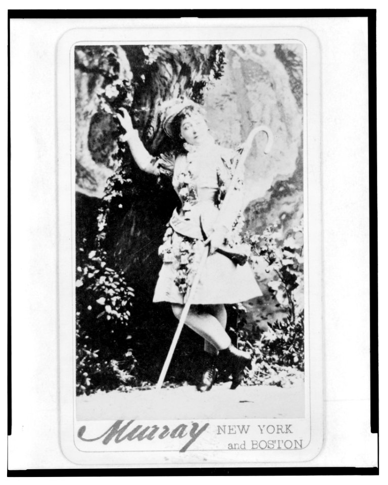 Maud Granger, actress, in costume as Rosalind, full-length portrait, facing front) - Murray, New York & Boston LCCN2004680067