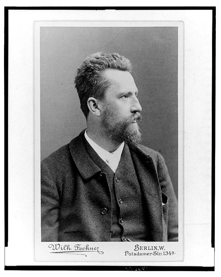 Max Kruse, German artist, half-length portrait, facing right) - Wilh. Fechner, Berlin, W., Potsdamer-Str. 134a LCCN2004679896