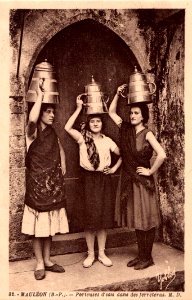 Mauléon (64) - Porteuses d'eau