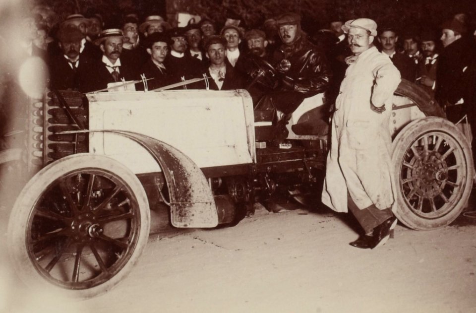 Maurice Farman sur Panhard, cinquième au Paris-Vienne 1902