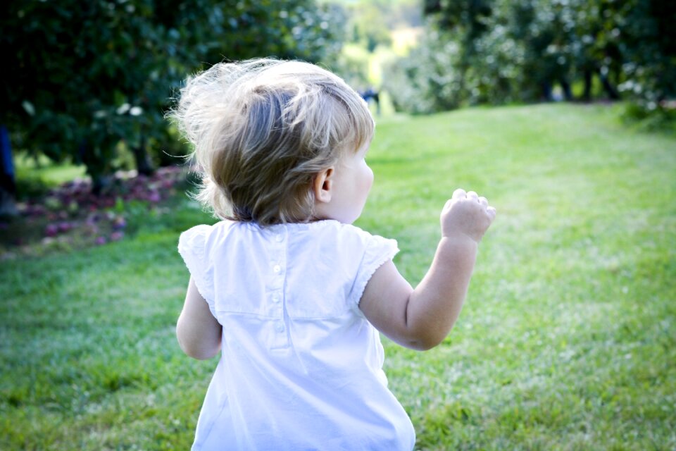 Young child promenade activities